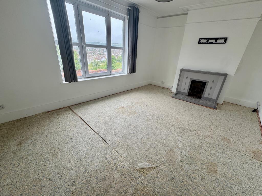 Lot: 56 - TWO-BEDROOM MAISONETTE - Living room